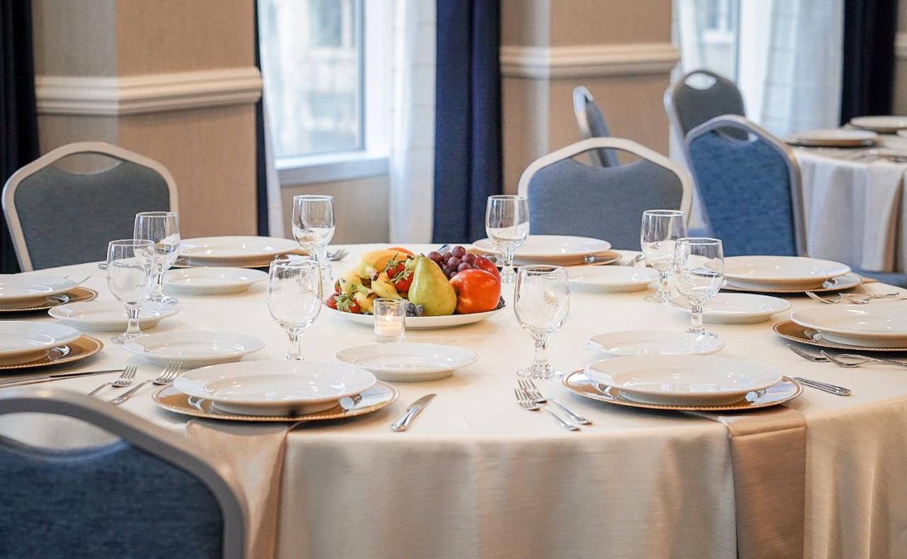 Отель Crowne Plaza Cleveland At Playhouse Square By Ihg Экстерьер фото
