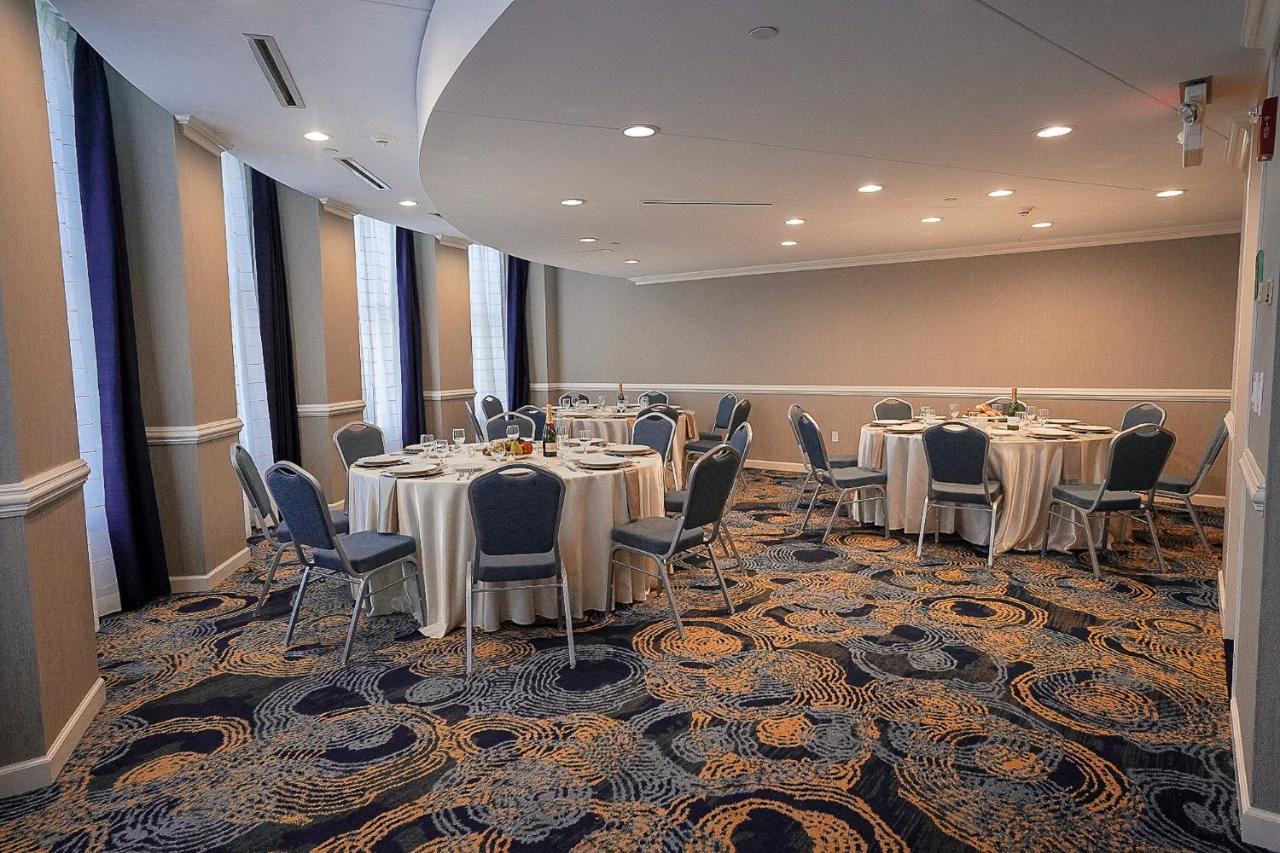 Отель Crowne Plaza Cleveland At Playhouse Square By Ihg Экстерьер фото