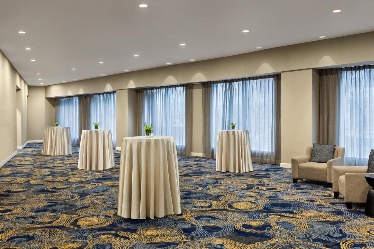 Отель Crowne Plaza Cleveland At Playhouse Square By Ihg Экстерьер фото