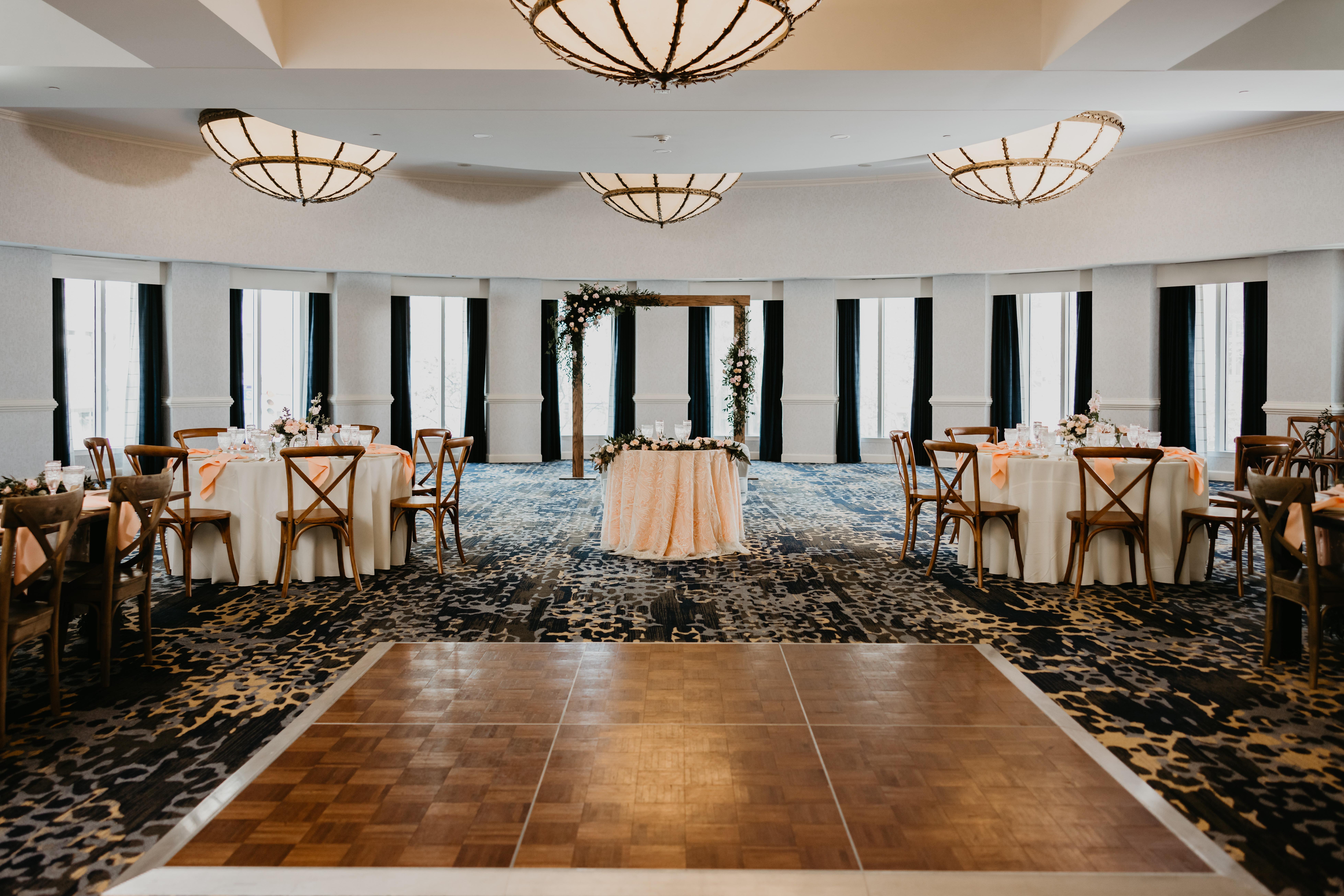 Отель Crowne Plaza Cleveland At Playhouse Square By Ihg Экстерьер фото