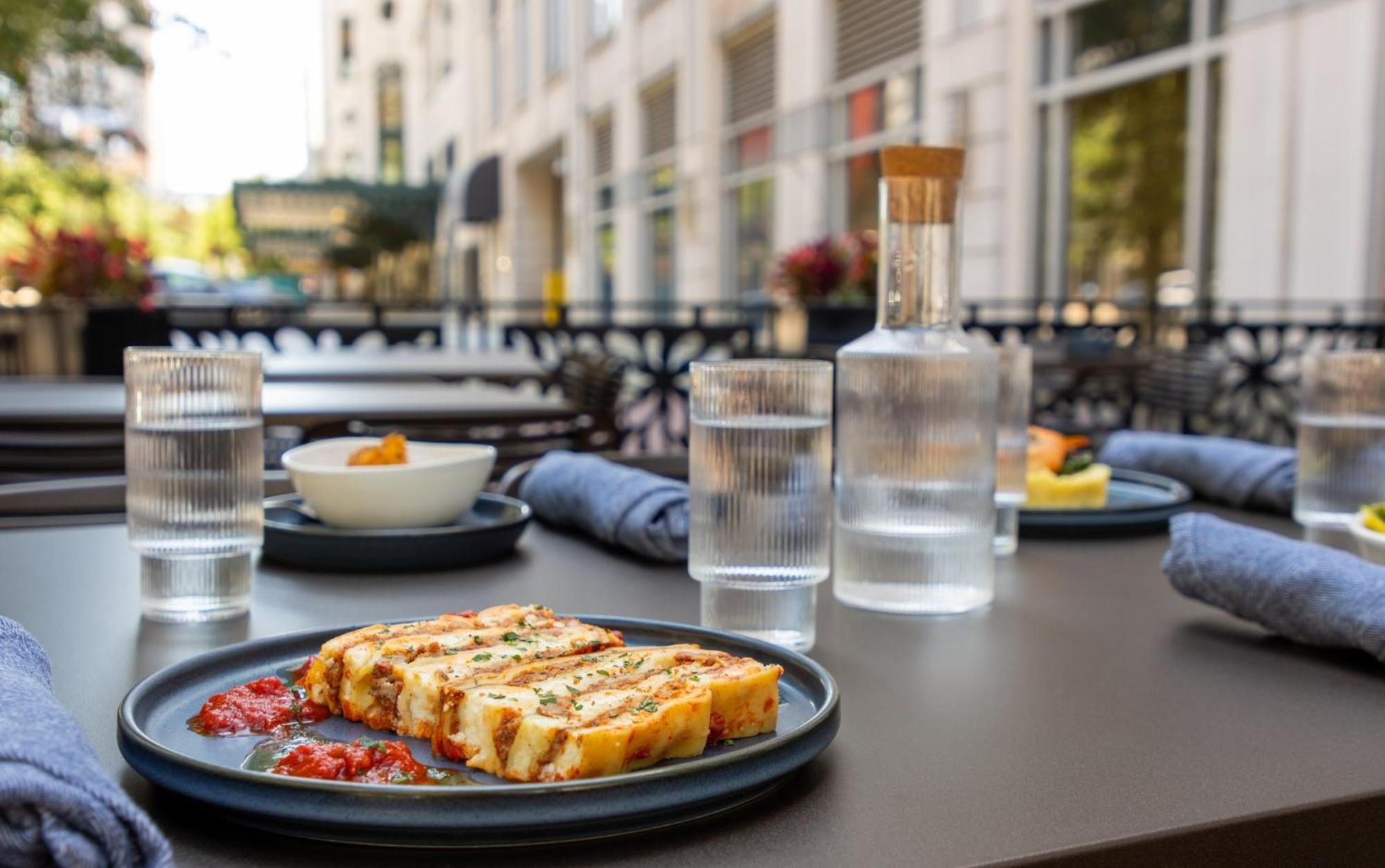 Отель Crowne Plaza Cleveland At Playhouse Square By Ihg Экстерьер фото